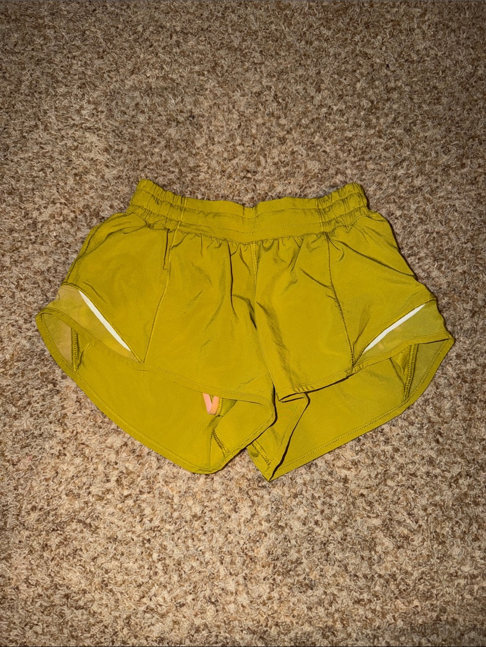 Lululemon Hotty Hot High-Rise Lined Short Yellowish/green Serpentine Size 4